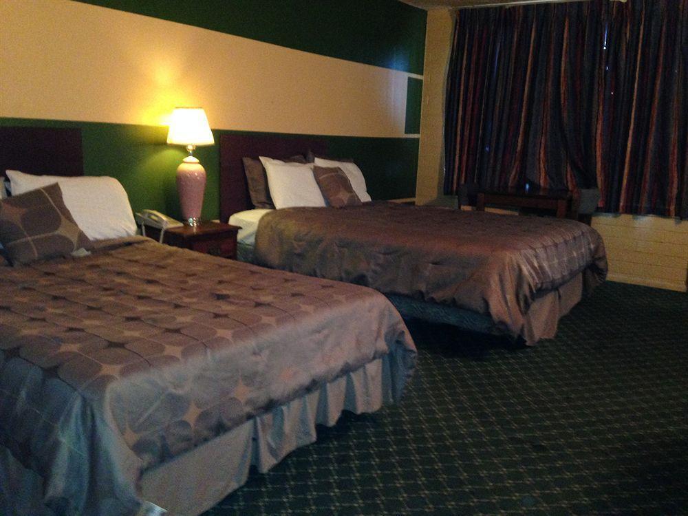 Travel Inn Flagstaff سارية العلم المظهر الخارجي الصورة